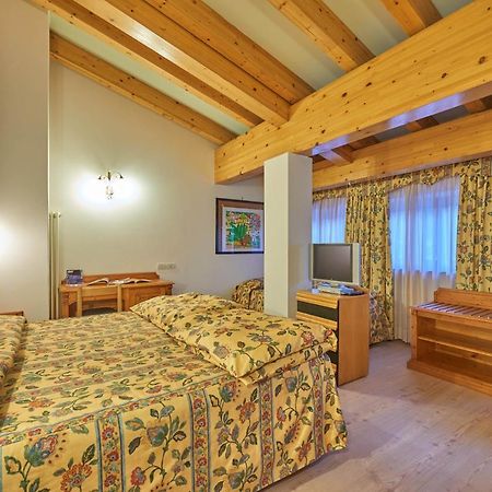 Hotel Bonapace ***S Мадонна-ді-Кампільйо Екстер'єр фото