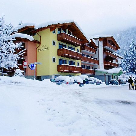 Hotel Bonapace ***S Мадонна-ді-Кампільйо Екстер'єр фото