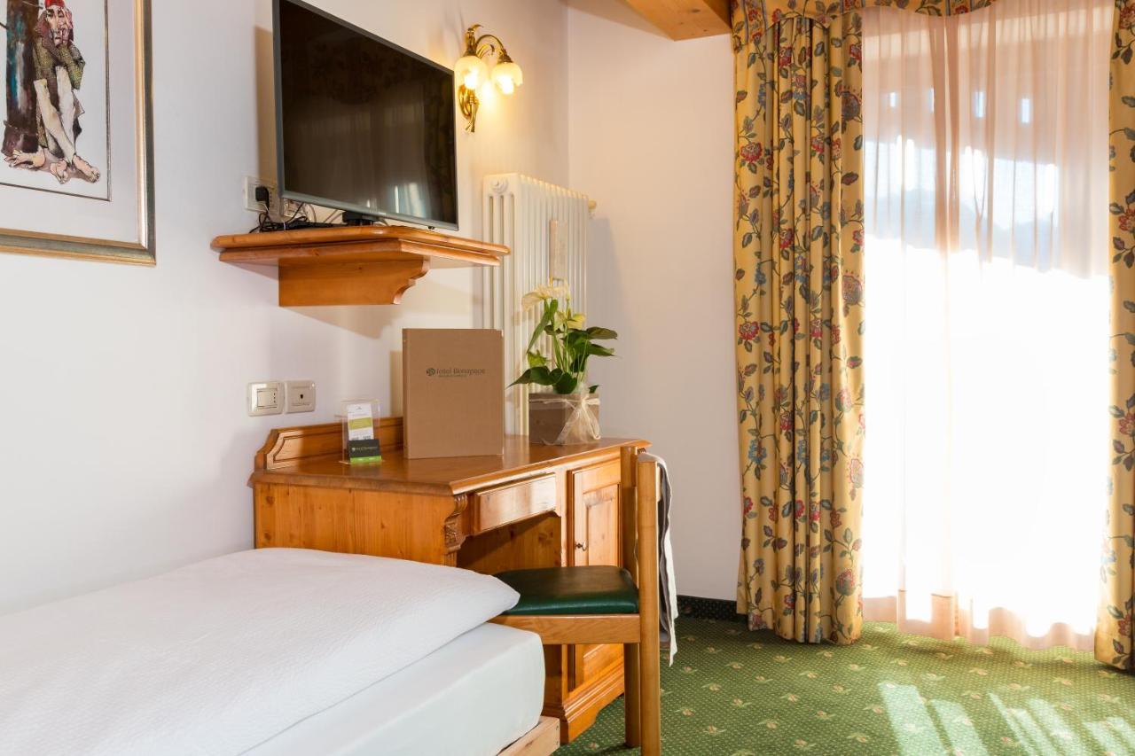 Hotel Bonapace ***S Мадонна-ді-Кампільйо Екстер'єр фото