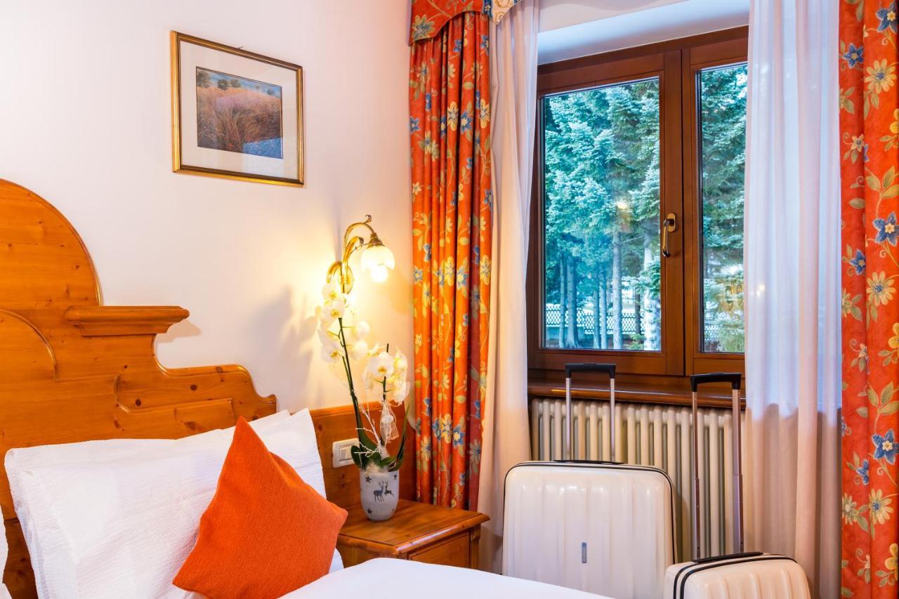 Hotel Bonapace ***S Мадонна-ді-Кампільйо Екстер'єр фото